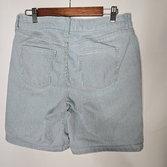 Croft & Barrow Women's Striped Casual Denim Shorts Size 12 Blue & White Stripe - Picture 2 of 8